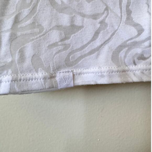 Lululemon Crescent Tee *Veil White Size 4/6 - Picture 5 of 5